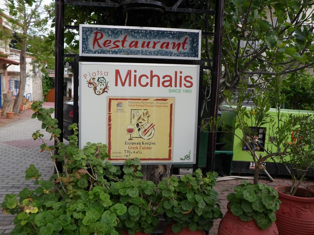 Piatsa Michalis Hotel Potos Exterior photo
