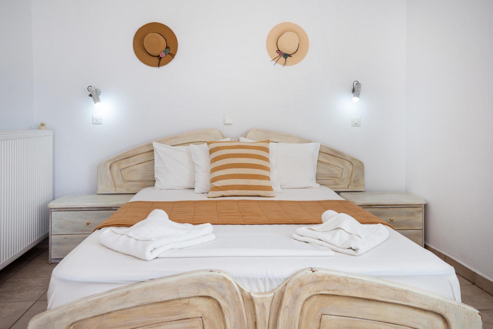 Piatsa Michalis Hotel Potos Exterior photo
