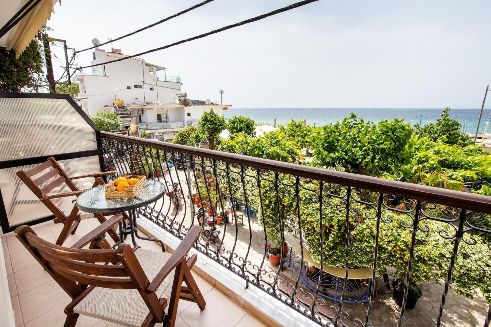 Piatsa Michalis Hotel Potos Exterior photo